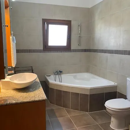 Episkopi Villa, Luxury 4 Bedroom With Pool - ヴィラ リマソール