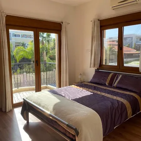 Episkopi Villa, Luxury 4 Bedroom With Pool - Limassol