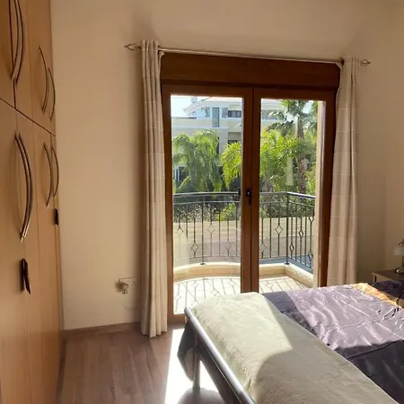 Episkopi Villa, Luxury 4 Bedroom With Pool - Willa Limassol