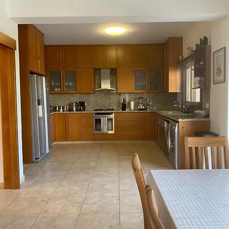 Willa Episkopi Villa, Luxury 4 Bedroom With Pool -