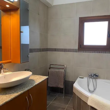 Episkopi Villa, Luxury 4 Bedroom With Pool - Vila