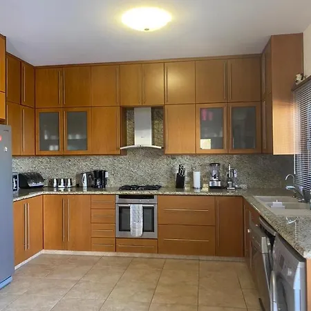 Episkopi Villa, Luxury 4 Bedroom With Pool - Vilă *