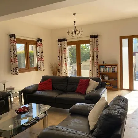 Episkopi Villa, Luxury 4 Bedroom With Pool - Willa *