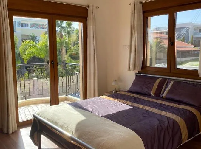 Episkopi Villa, Luxury 4 Bedroom With Pool - Lemesos