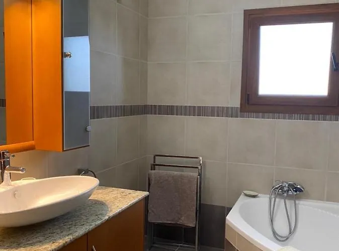 Episkopi Villa, Luxury 4 Bedroom With Pool - Vila