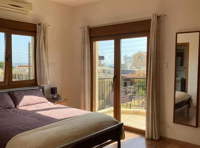 Vila Episkopi Villa, Luxury 4 Bedroom With Pool - Lemesos